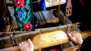 Loom Weaving Floral Patterns