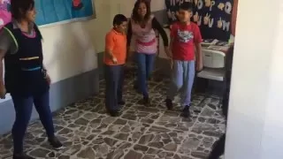 dinámica con los pequeños  de la institución.