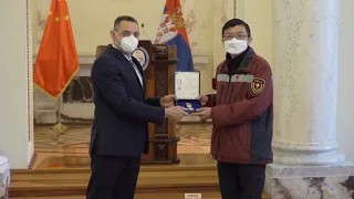 Chinese experts awarded by Serbia for help in fighting COVID-19