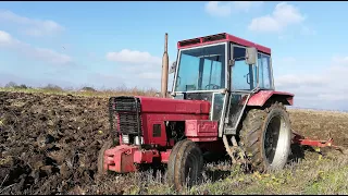 International 844s ploughing 3 2020