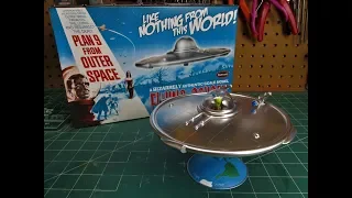 Polar Lights Plan 9 From Outer Space Flying Saucer 1/48 Scale Model Kit Build Review POL970