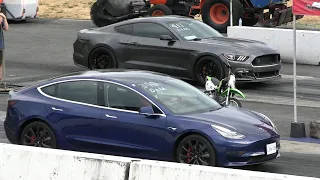 Tesla vs Mustang GT - drag race