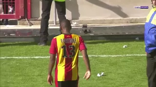 Quand Kevin Fortuné se fait réconforter par des supporters après le match face à Brest... 19/08/17