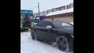 Audi RS7 tows out the bus from snow ❄️... #audi #rs7 #shorts