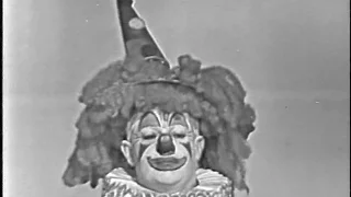 To Tell the Truth - Professor turned circus clown; PANEL: Pat Carroll, Betty White (Apr 3, 1961)