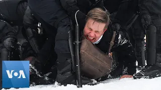 In St. Petersburg, More Than 1,100 Arrested at Pro-Navalny Protest