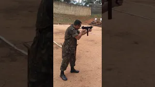 Atirando com Submetralhadora Taurus MT12 AD Calibre 9mm