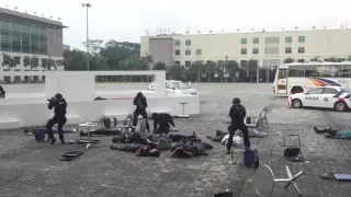 Officers demonstrate response to an armed terrorist attack (2016)