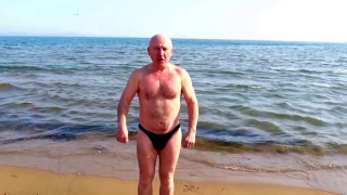 Я открываю пляжный сезон в бухте "Шамора"-25.03.17г.(авт.И.Жабский)