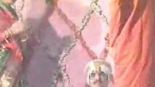 Sathya Sai Divine Miracle: materializing a necklace