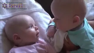 Забавный разговор двух малышей