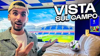 ⚽ HO PROVATO la CAMERA d'HOTEL con VISTA sul CAMPO da CALCIO!