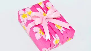 Japanese Pleats Style Gift Wrapping with 4 Loop Ribbon Bow #giftwrapping #Japaneseart #wrappingpaper