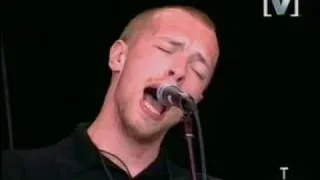 coldplay performing shiver at the big day out 2001