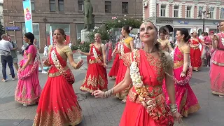 2022 07 23 Харинама Кузнецкий Мост (1/2). Harinama on Kuznetsky Most Street.