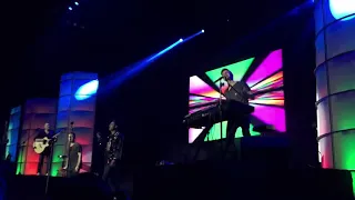 A1 - Caught in the Middle Live in Manila