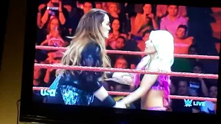 Raw: Nia Jax vs. Alexa Bliss