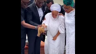 SAD:Sammie Okposo Wife weeps as she pour sand on his grave 😭😭