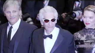 The cast of David Cronenberg's Crimes of the future at the Cannes red carpet.