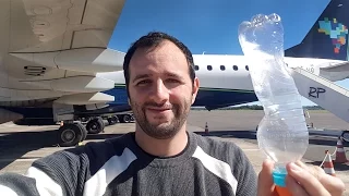 Como esmagar uma garrafa usando um avião