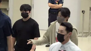 20220901 방탄 뷔 태형 인천공항 입국 (BTSV focus 4K fancam)