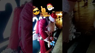Узбек Дед Мороз наливает всем!🎅Молодец!👍