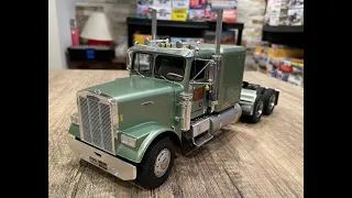 Italeri 1984 Freightliner FLC Tandem Tractor