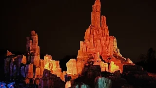 [4K] Big Thunder Mountain Railroad Ride at Night (Mine Train Roller Coaster Ride) Disneyland POV