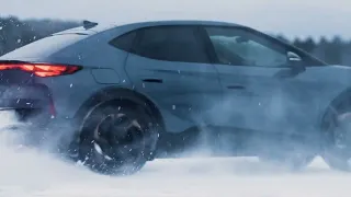 Lucas di Grassi con el CUPRA Tavascan en nieve y hielo