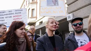 Акция "Полдень против Путина" в России и за рубежом