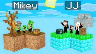 Mikey Family POOR vs JJ Family RICH SKYBLOCK Battle in Minecraft (Maizen)