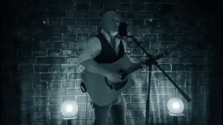 Paul Mahon - Dancing In The Dark (Acoustic)