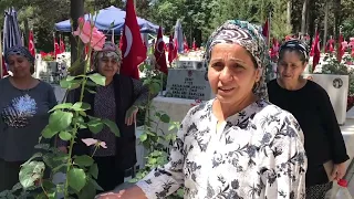 Anneler Günü'nde şehit er Yücedağ'ın kabrini bu yıl kız kardeşleri ziyaret etti