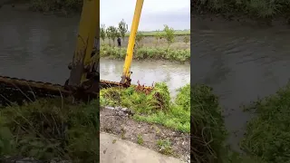 Excavator dredging   screening bucket