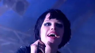 Crystal Castles - Reckless (Reading 2009)