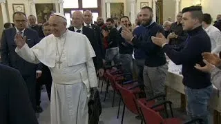 Il Papa pranza con i detenuti di Poggioreale