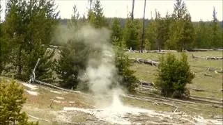 Yellowstone supervolcano geysers erupt - Йеллоустон, Супервулкан