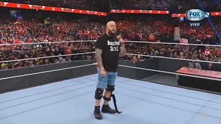 Kevin Owens se viste e imita a Stone Cold Camino a Wrestlemania 38 - WWE Raw Español: 21/03/2022