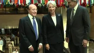 Christine Lagarde starts top IMF job