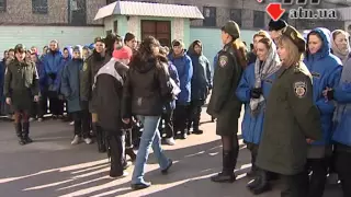 25.02.15 - В Качановской колонии досрочно освободили харьковчанок и прибывших из зоны АТО