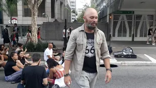 ARTISTA DE RUA CANTA🎤GRANDES SUCESSOS NA PAULISTA(13/03/2022).