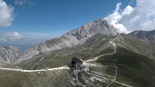 Gran Sasso d'Italia - Campo Imperatore (Drone 4K)