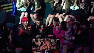 BTS, TWICE react to Tiger JK at MAMA 2018 in Hong Kong 181214.