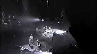 Blink 182 - 01 - Anthem Part Two (Bakersfield 2002)