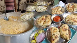 😱🤯The Most Famous Delhi Mashhur Chhole Kulche Indian Street Food
