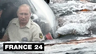 En Crimée, Vladimir Poutine défie Kiev et les profondeurs en sous-marin