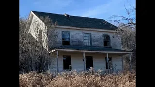 Exploring a Creepy Abandoned House Hiding in the Middle of Nowhere, New York!