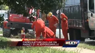 Crews rupture gas line on Market St. in Jeffersonville