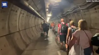 Эвакуация пассажиров сломанного поезда в Евротоннеле