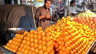 WALKING TOUR OF KARACHI FRUIT AND VEGETABLES MARKET INCLUDING PRICES, PRICES OF FRUIT IN PAKISTAN 4K